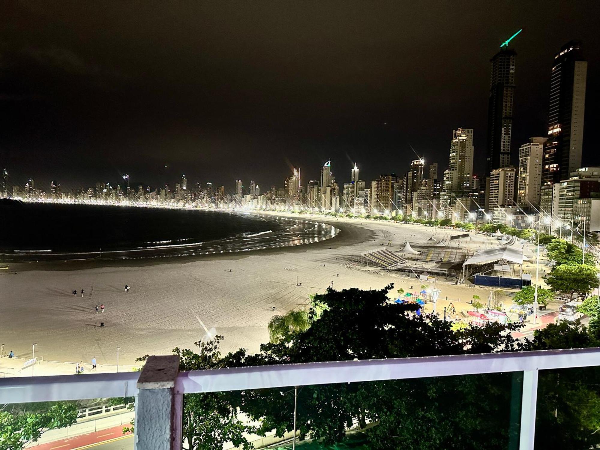 Roda Gigante, Garagem E Piscina Balneário Camboriú Zewnętrze zdjęcie